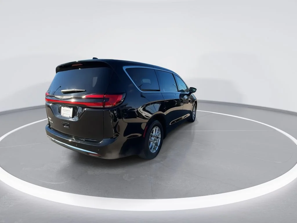 Used 2024 Black Chrysler Touring L image 8