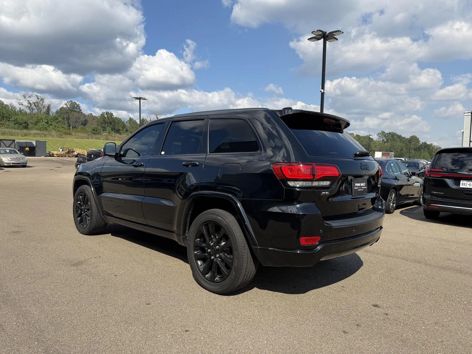 Used 2020 Diamond Black Crystal Pearlcoat Jeep Altitude image 4