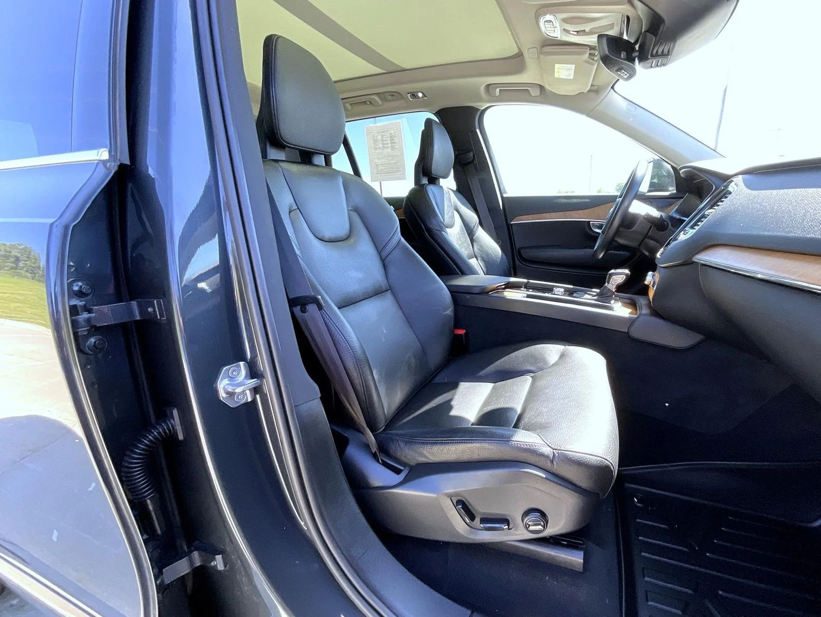 Used 2021 Gray Volvo T6 Momentum image 16
