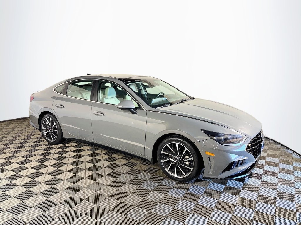 Used 2022 Gray Hyundai Limited image 4