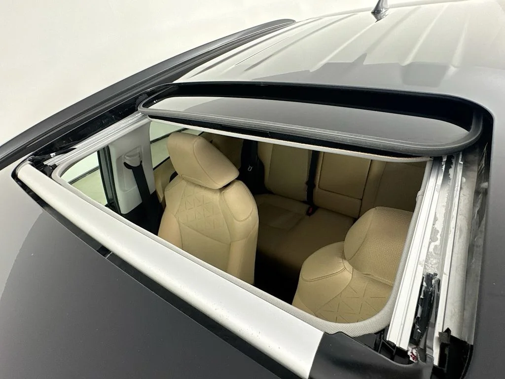 Used 2025  Toyota XLE image 24