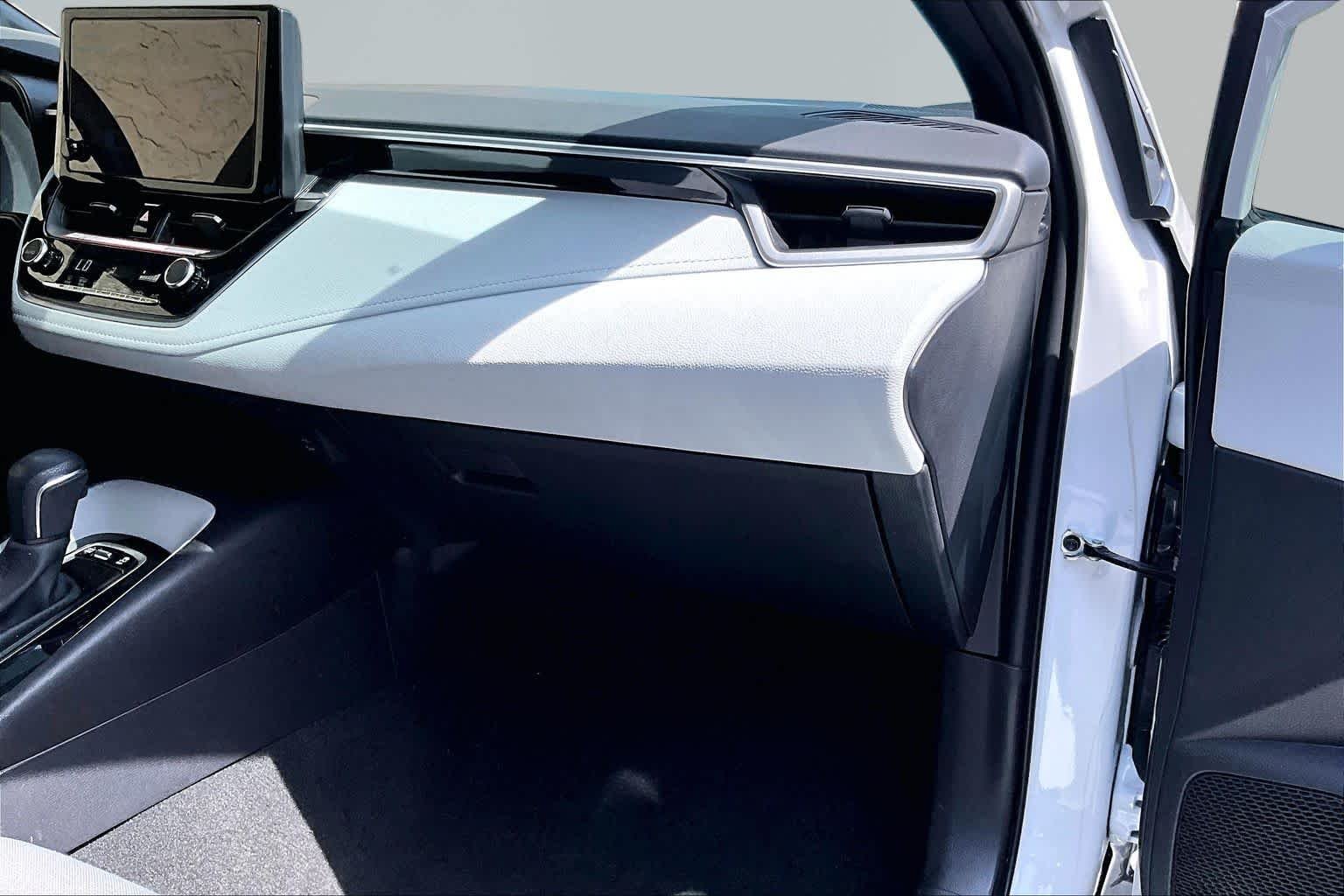 Used 2025 Wind Chill Pearl Toyota SE image 19