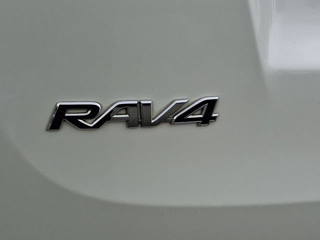 Used 2013 White Toyota Limited image 35
