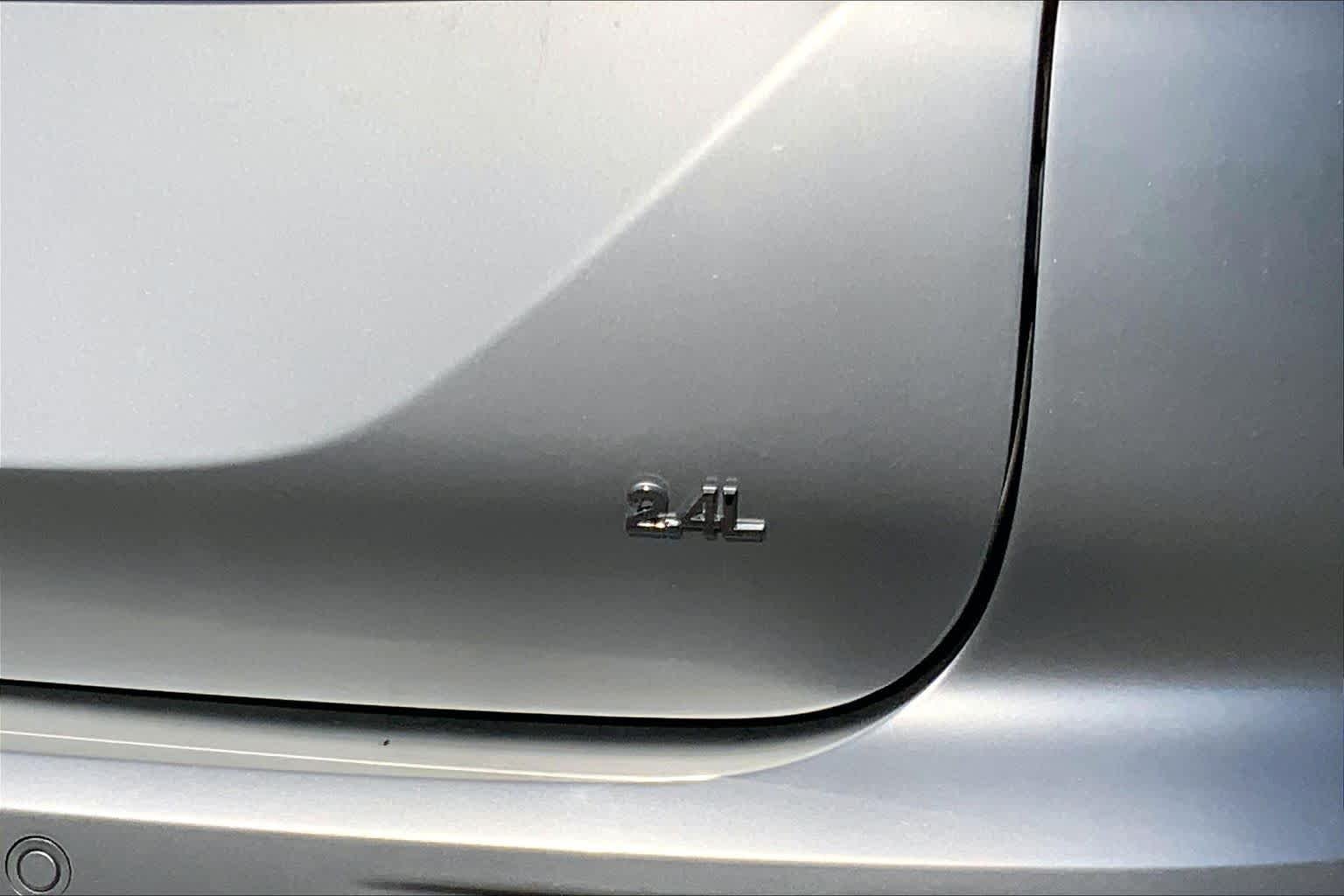 Used 2022 Alloy Silver Metallic Mitsubishi SE image 27