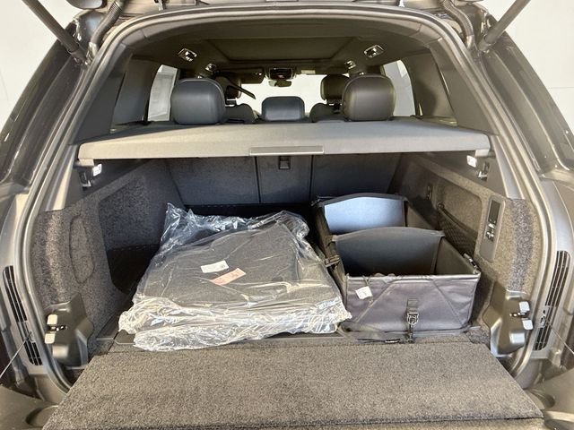 New 2026 Carpathian Grey Land Rover SE image 28