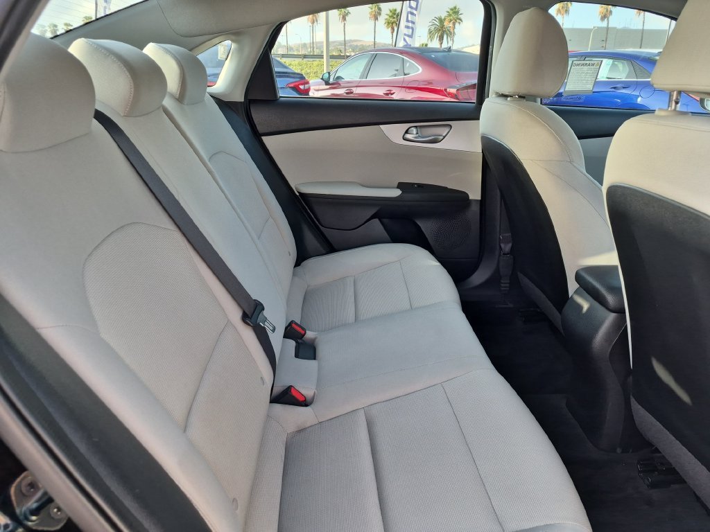 2023 Kia Forte LXS - Photo 29