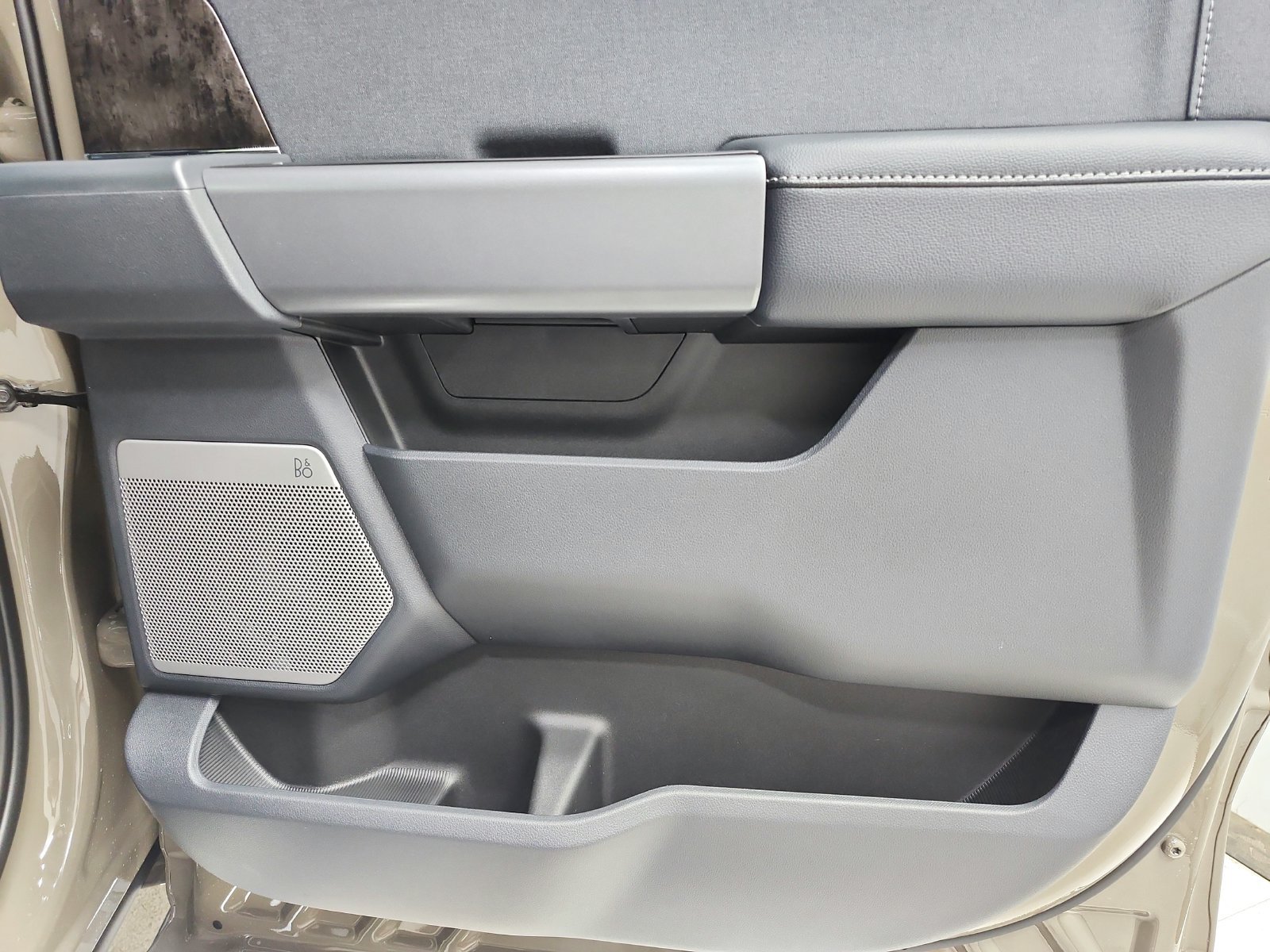 New 2027 Marsh Gray Metallic Ford F-250® Lariat® image 44