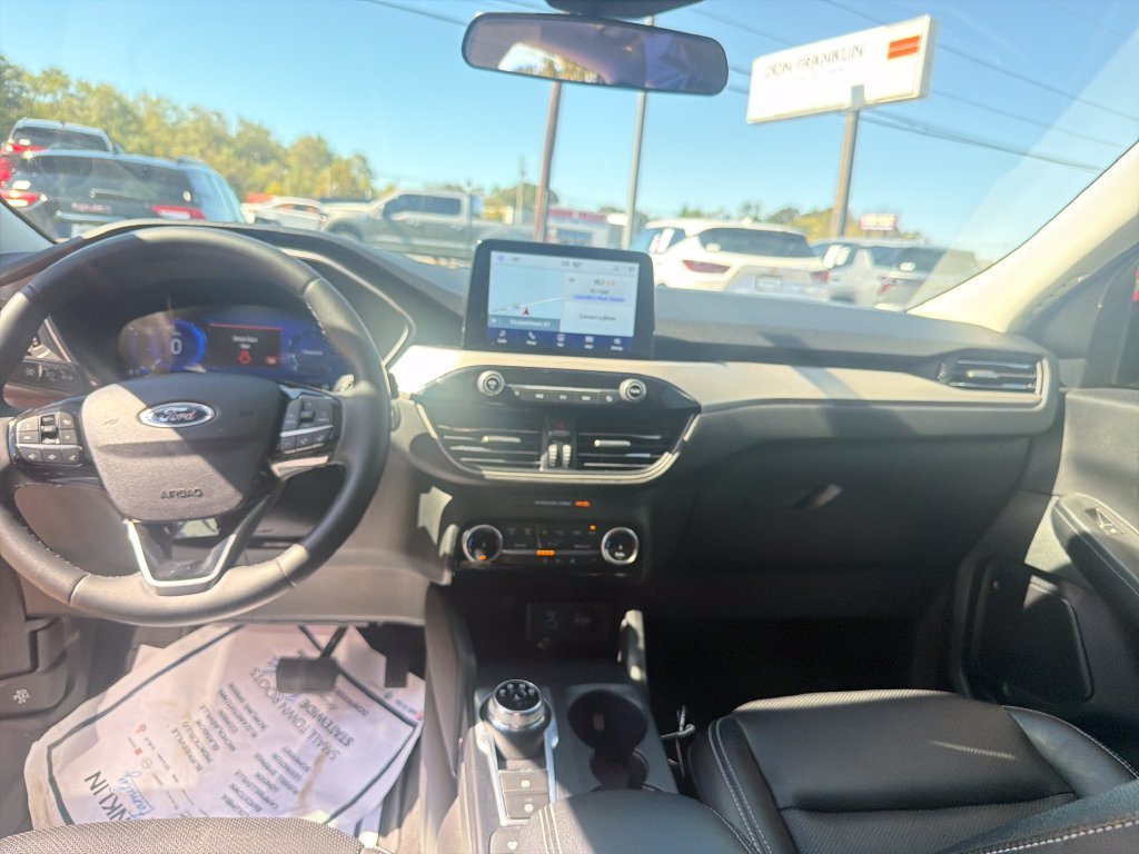 Used 2022 Red Ford SEL image 15
