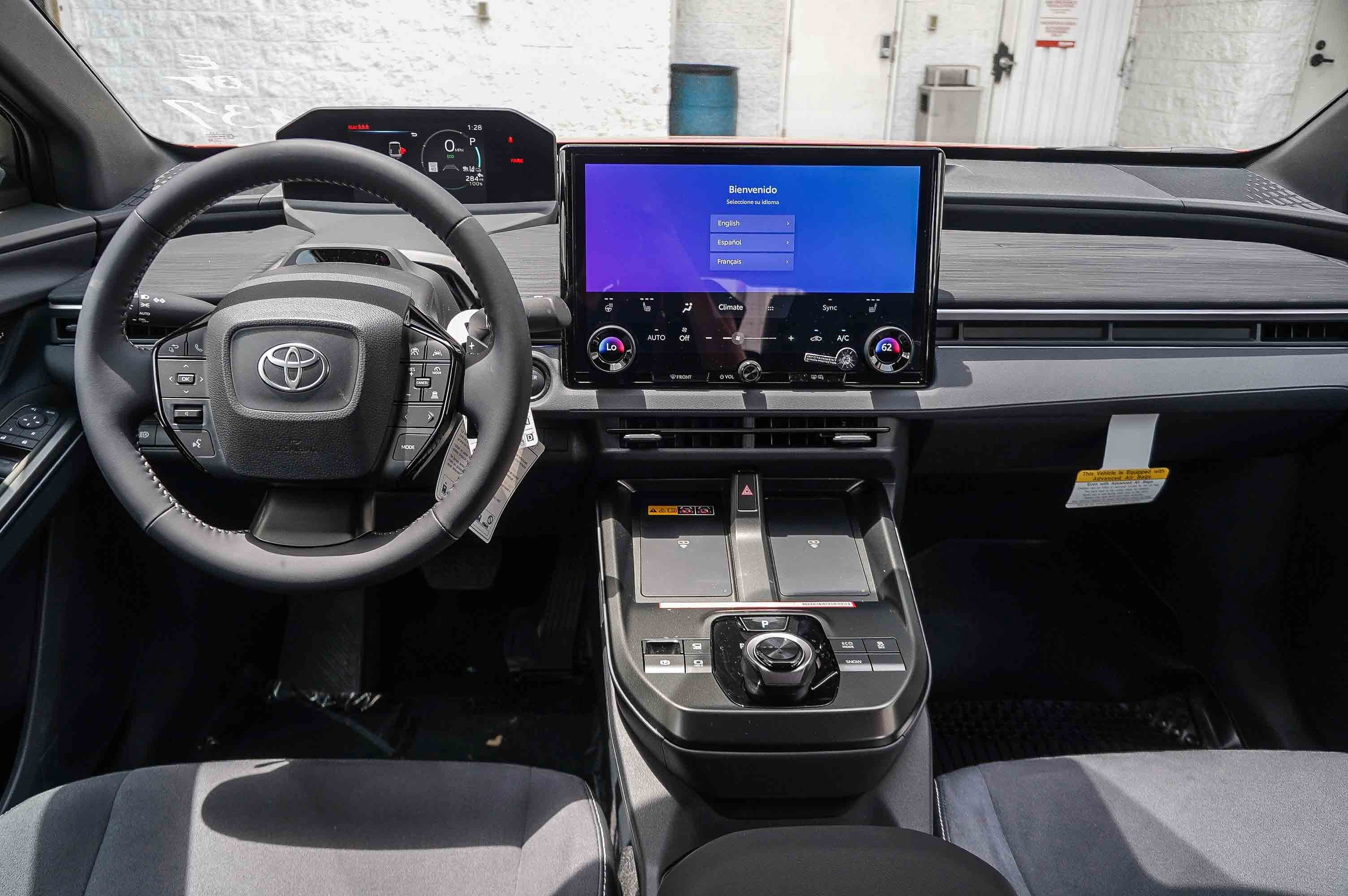 2026 Toyota C-HR XSE - Photo 13