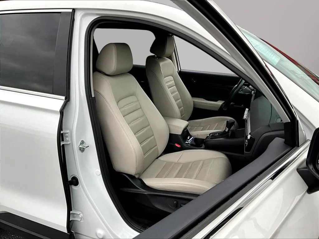Used 2023 Platinum White Pearl Honda EX-L image 32