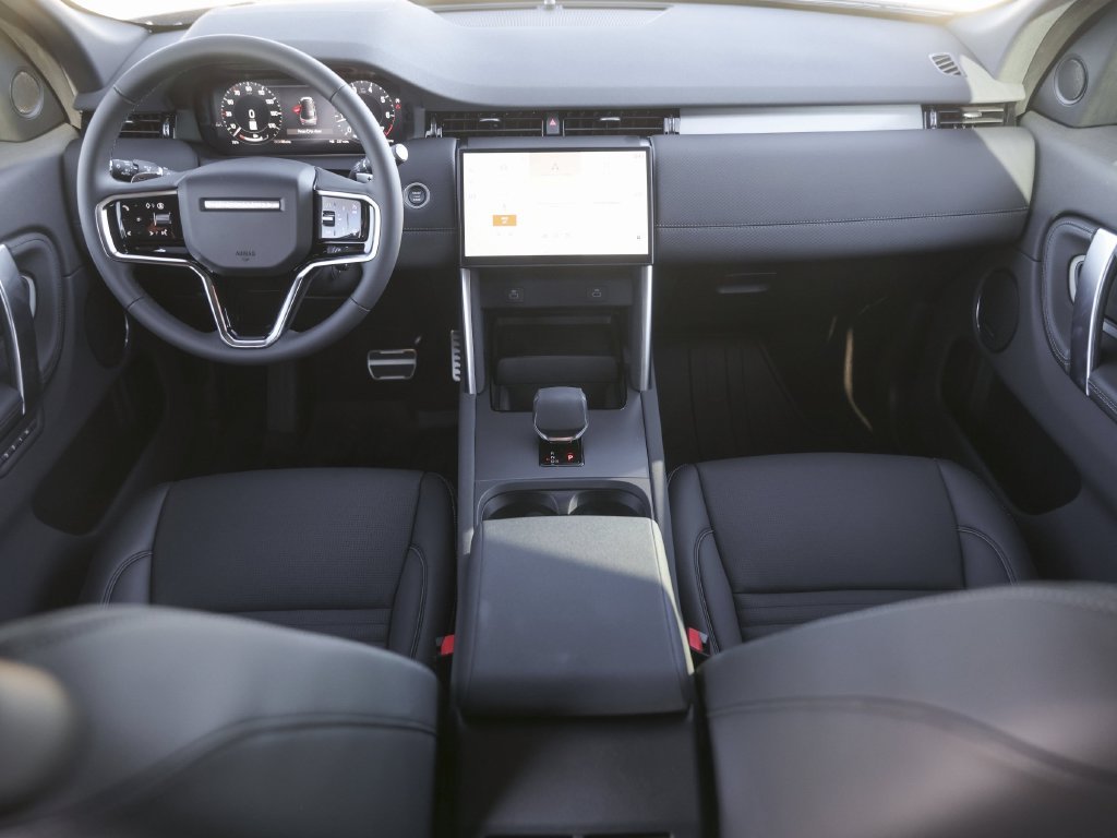 Used 2025  Land Rover SE image 29