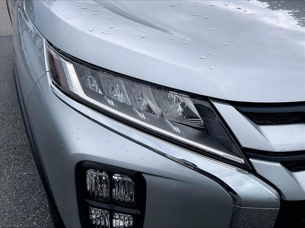 Used 2024 Alloy Silver Metallic Mitsubishi  image 29