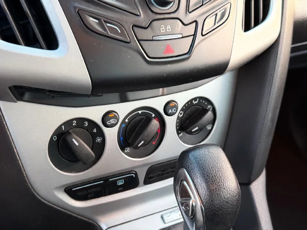 Used 2013 Ruby Red Metallic Ford SE image 21