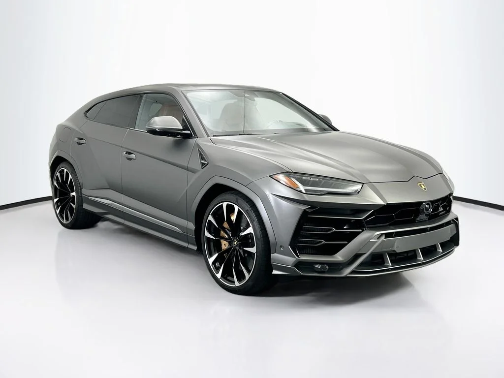Used 2021  Lamborghini  image 3