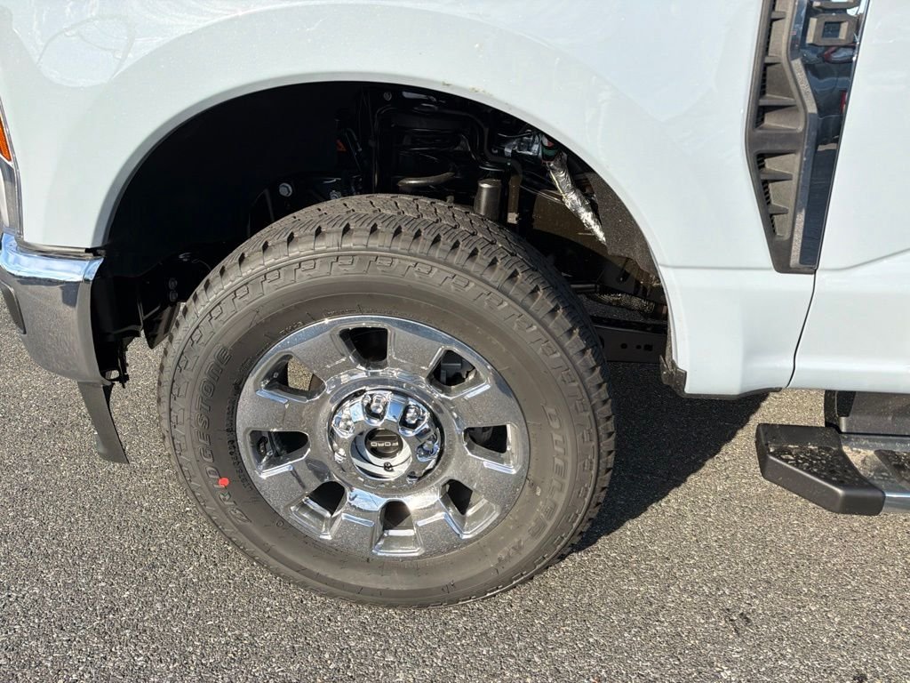 New 2026 Glacier Gray Metallic Tri-Coat Ford F-250® Lariat® image 23