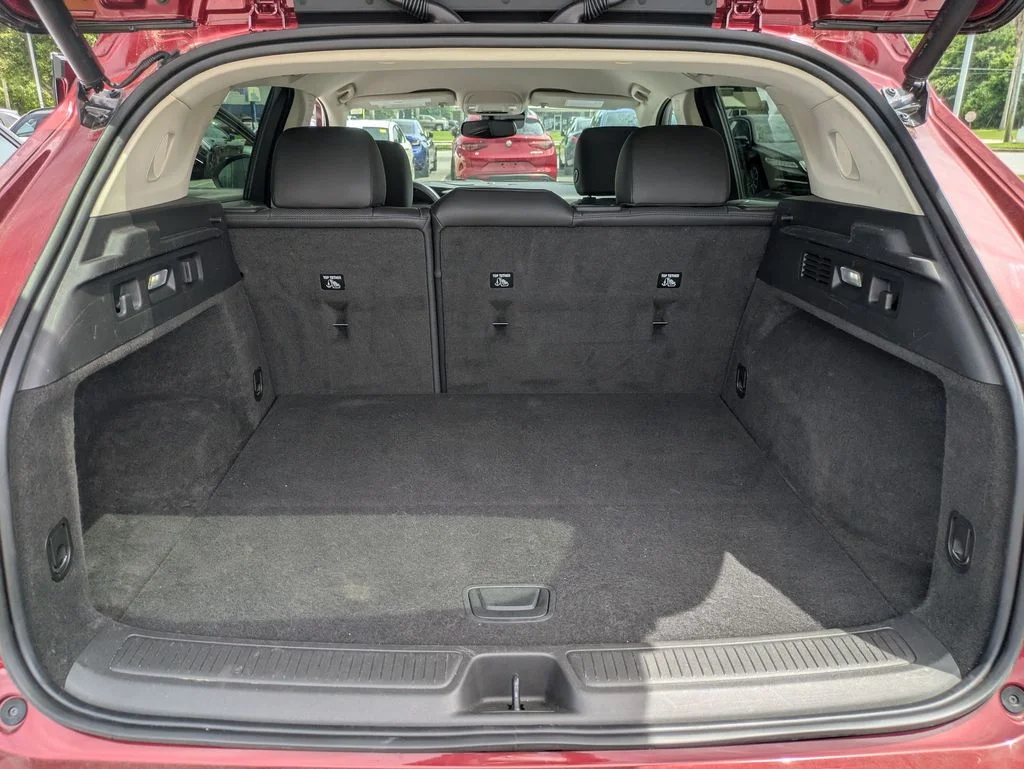 Used 2023 Red Buick Essence image 19