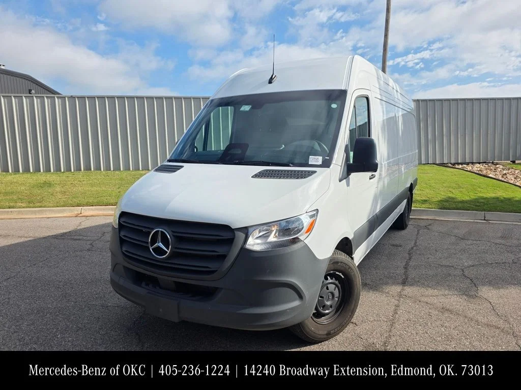 Used 2025 White Mercedes-Benz Cargo 170 WB image 1