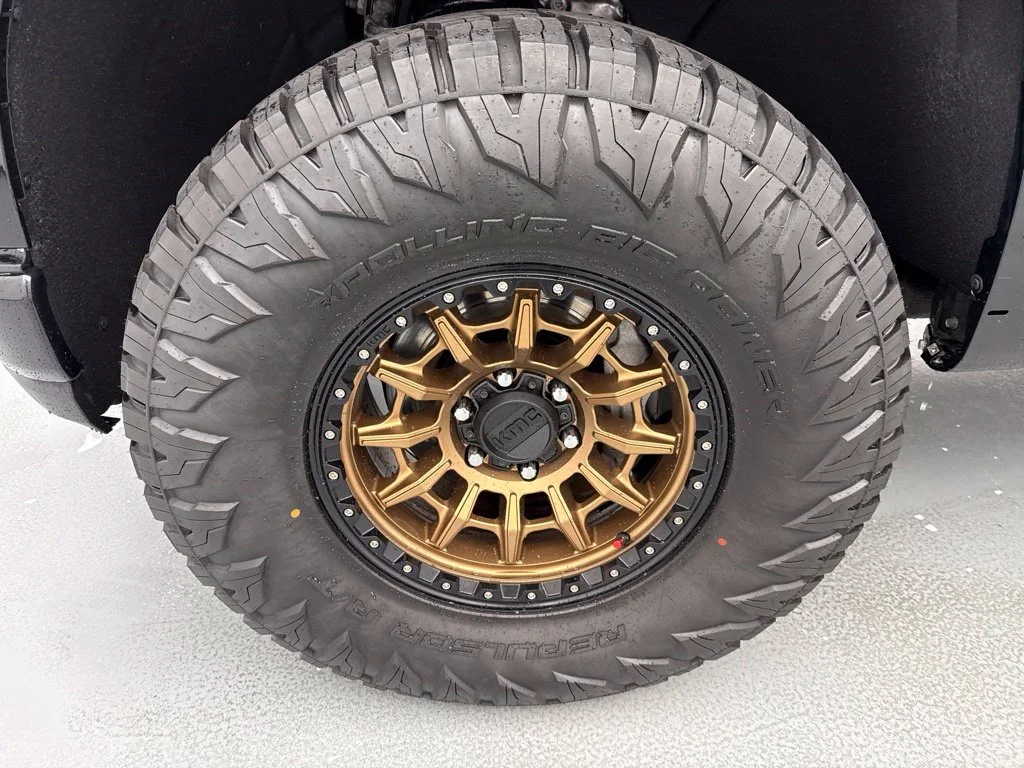 2021 Chevrolet Silverado 1500 LT TRAIL BOSS Crew Cab Pickup Slide 2