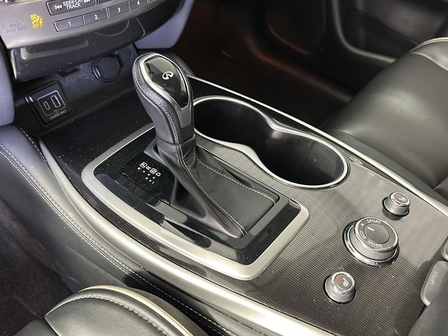 Used 2019 Majestic White INFINITI LUXE image 29