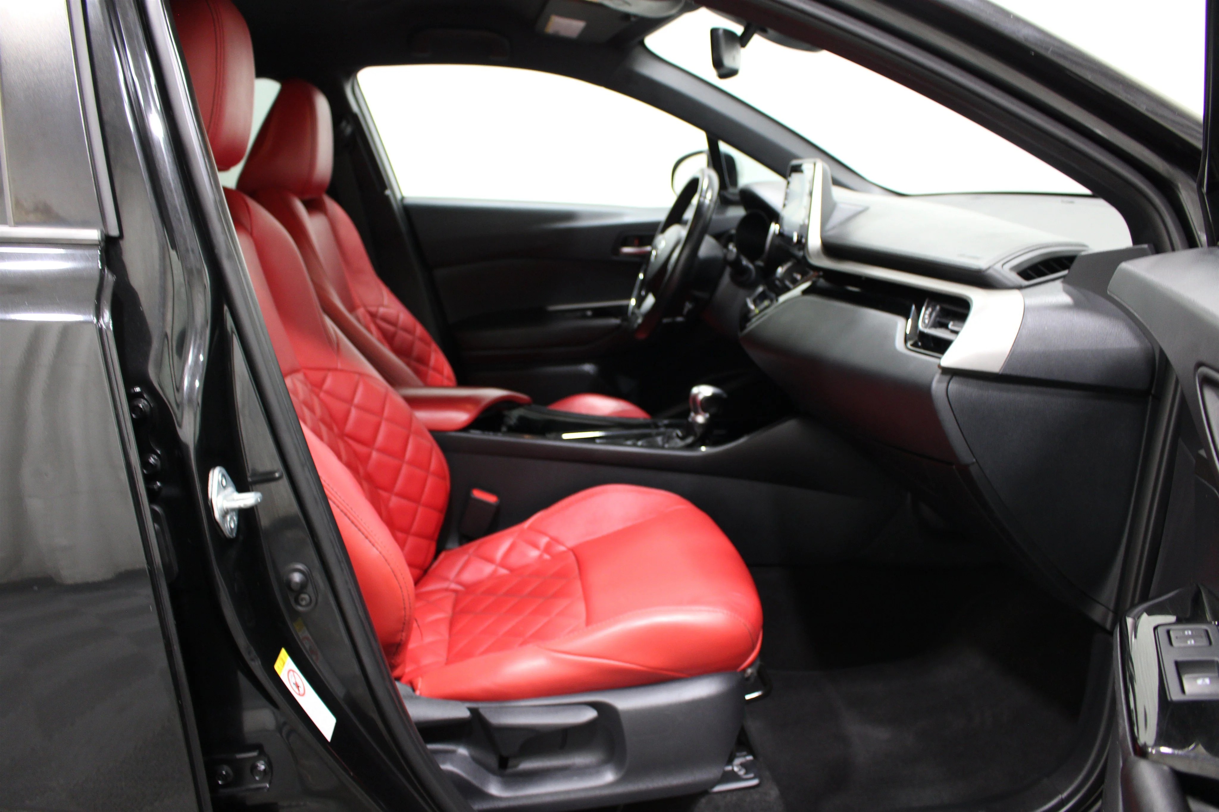 2019 Toyota C-HR XLE - Photo 24