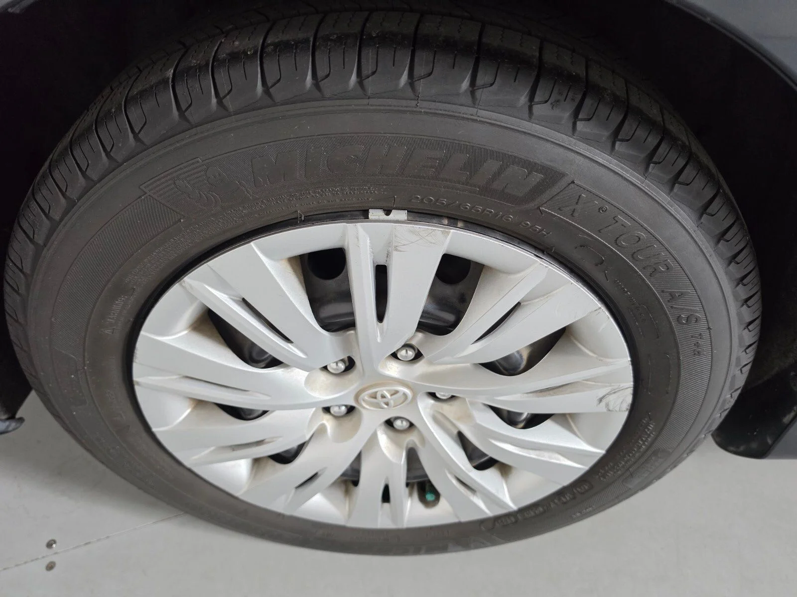 Used 2012 Gray Toyota LE image 11