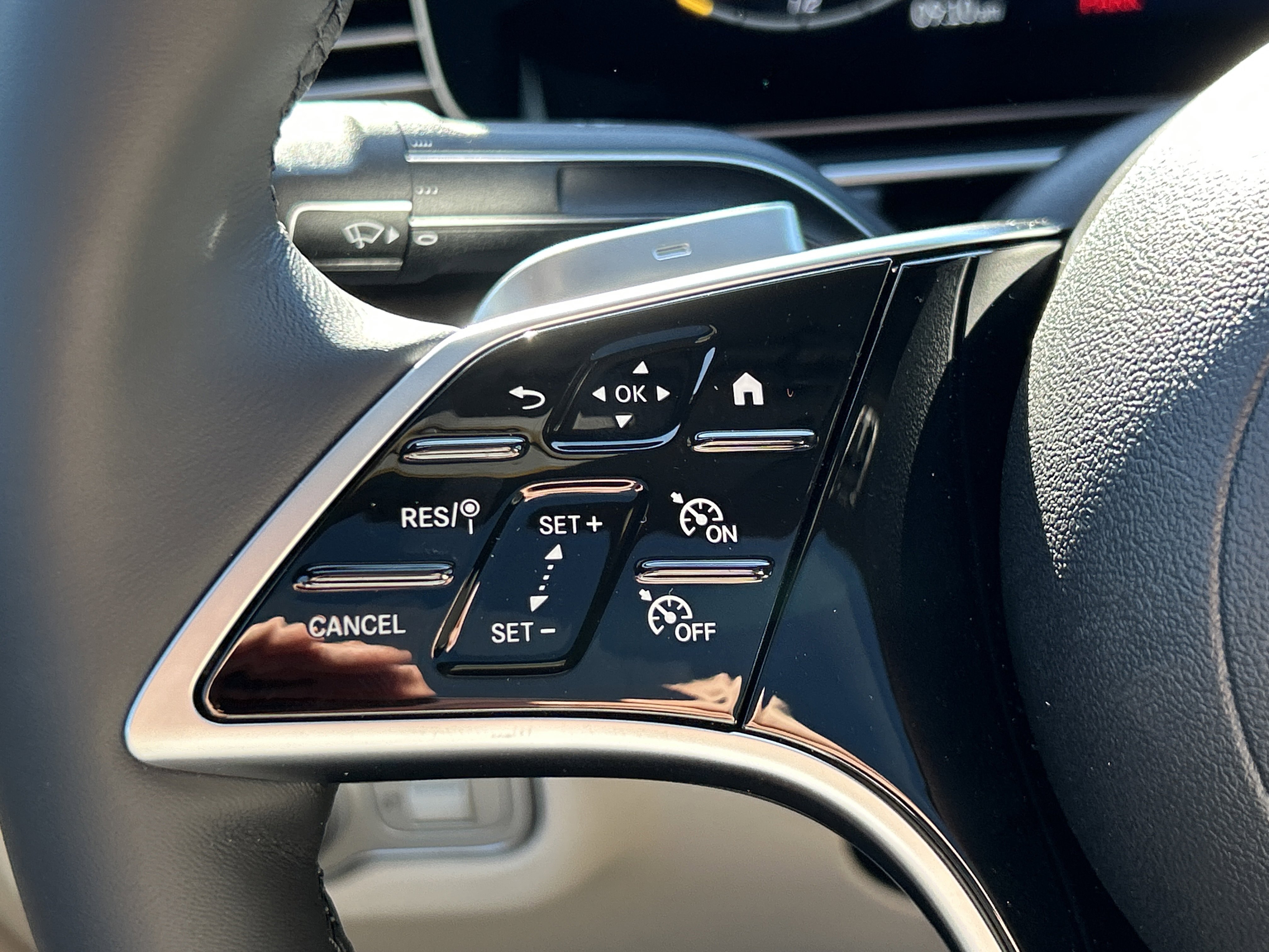 New 2026 Polar White Mercedes-Benz GLE 450 4MATIC® Coupe image 24