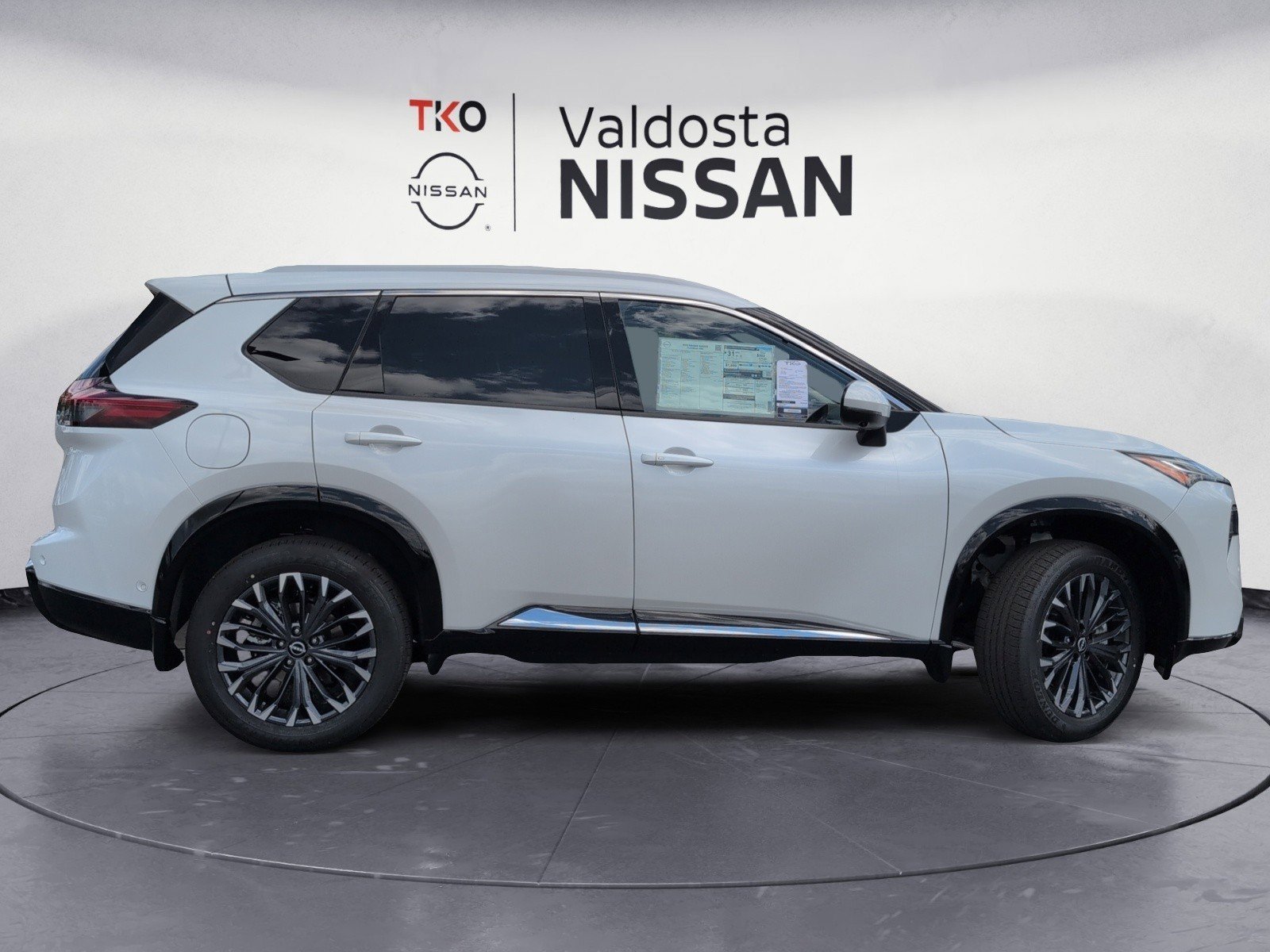 New 2026 Everest White Pearl TriCoat Nissan Platinum image 3