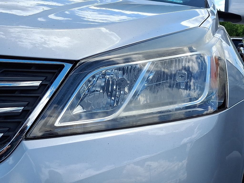 Used 2017 Silver Chevrolet LT image 9