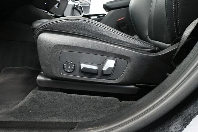 Used 2023 Black BMW xDrive30i image 21