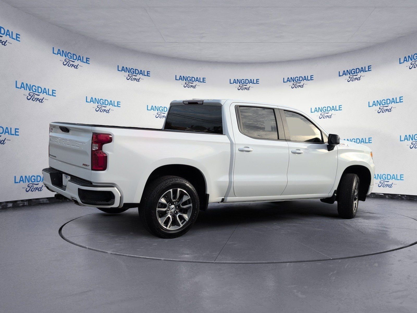 Used 2023 Summit White Chevrolet RST image 4
