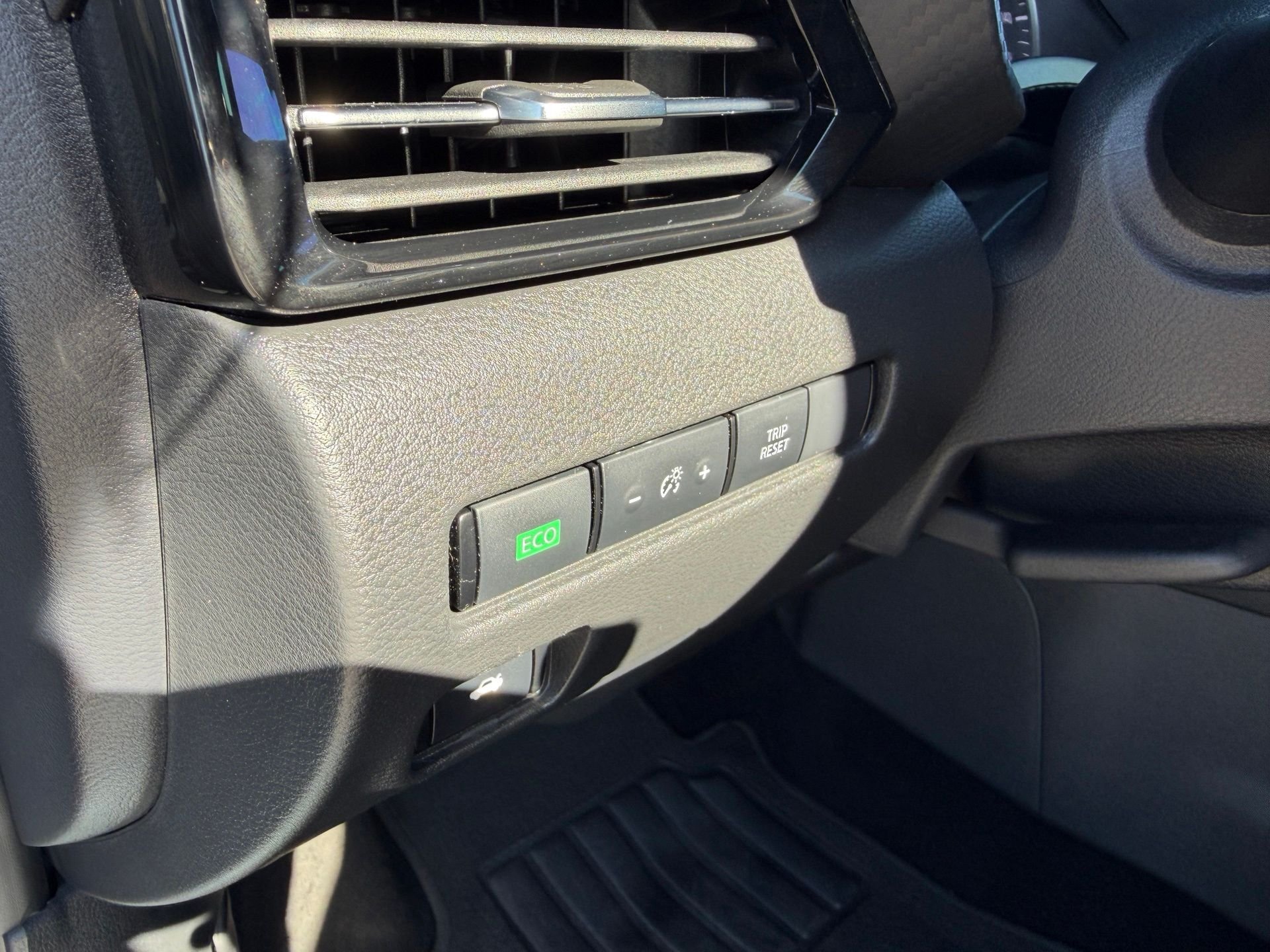 Used 2025 Gray Nissan SR image 31