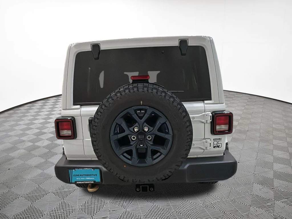 New 2026 Bright White Clear-Coat Exterior Paint Jeep Sport image 10