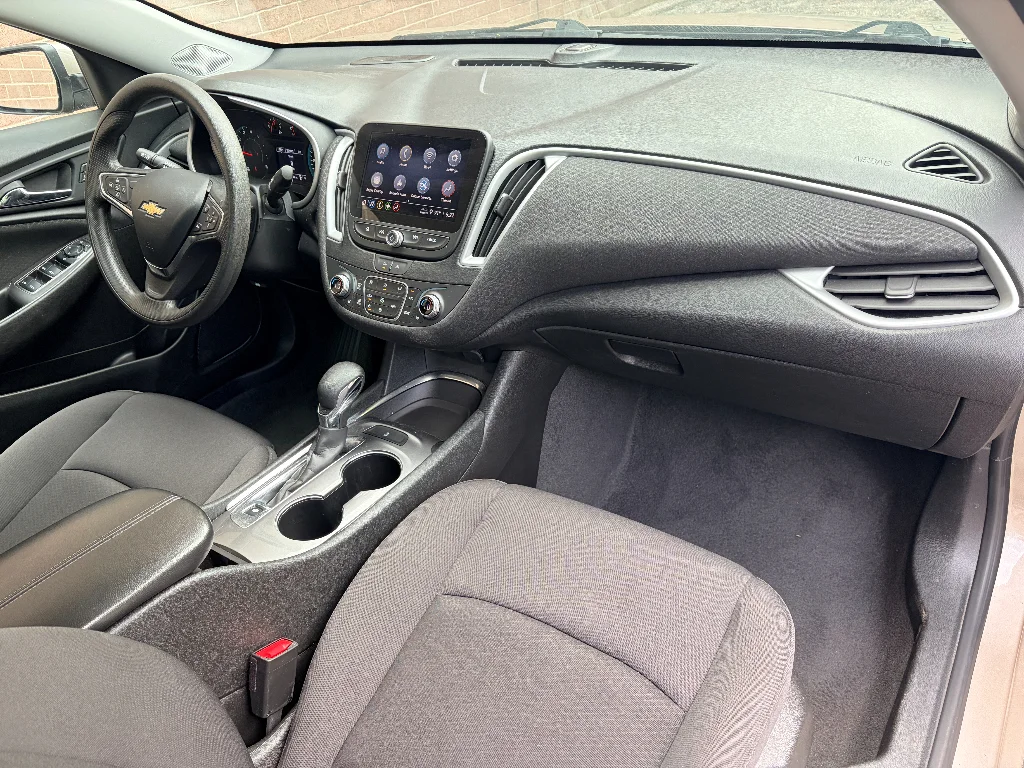 Used 2023 Gray Metallic Chevrolet LT image 21