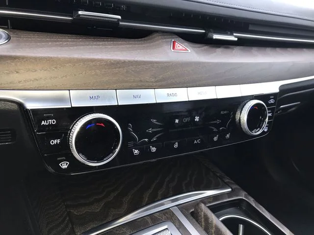 Used 2021 White Genesis 3.5T image 19