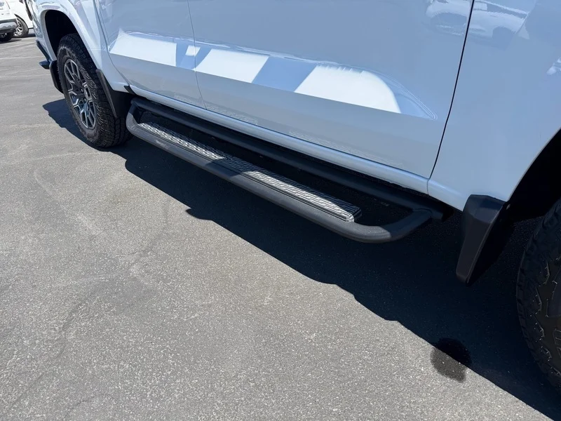 Used 2025 Summit White Chevrolet Z71 image 31