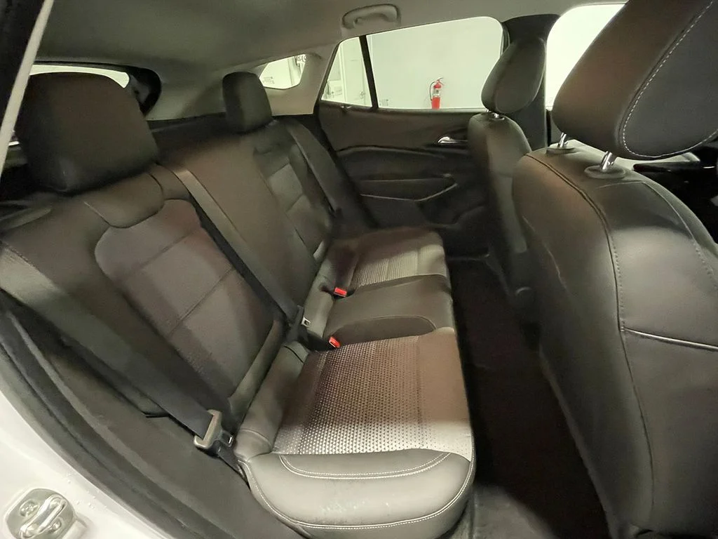 Used 2025 White Chevrolet LT image 22