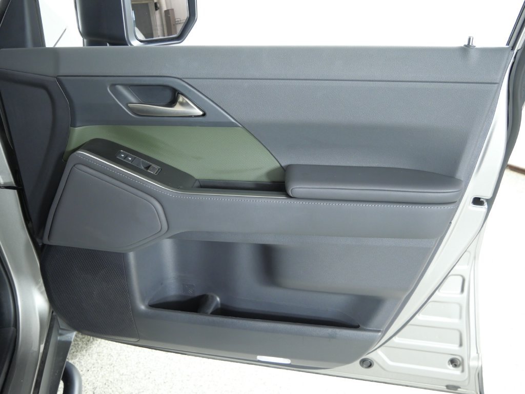Used 2024 Silver Lexus 550 Overtrail image 17