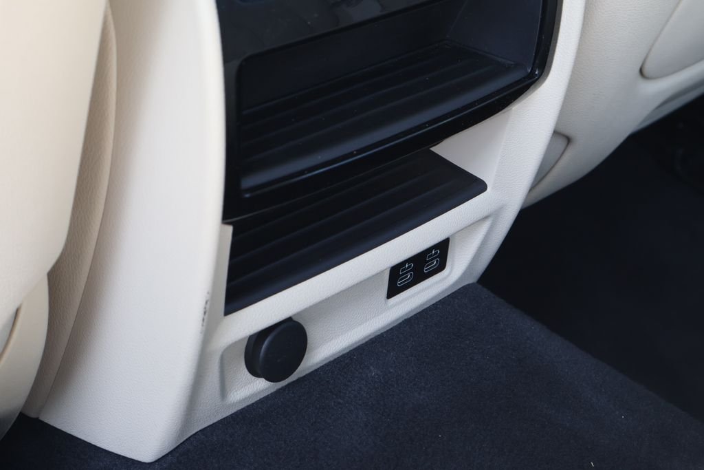 Used 2023 Black BMW i image 40