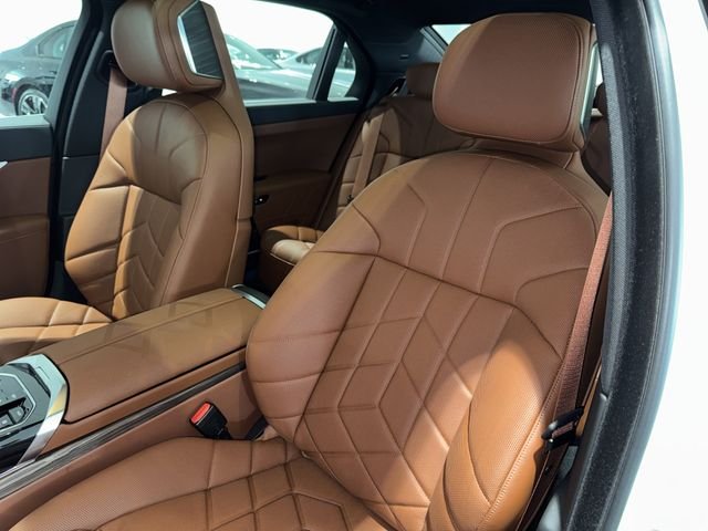 New 2026 Mineral White Metallic BMW 760i xDrive image 25