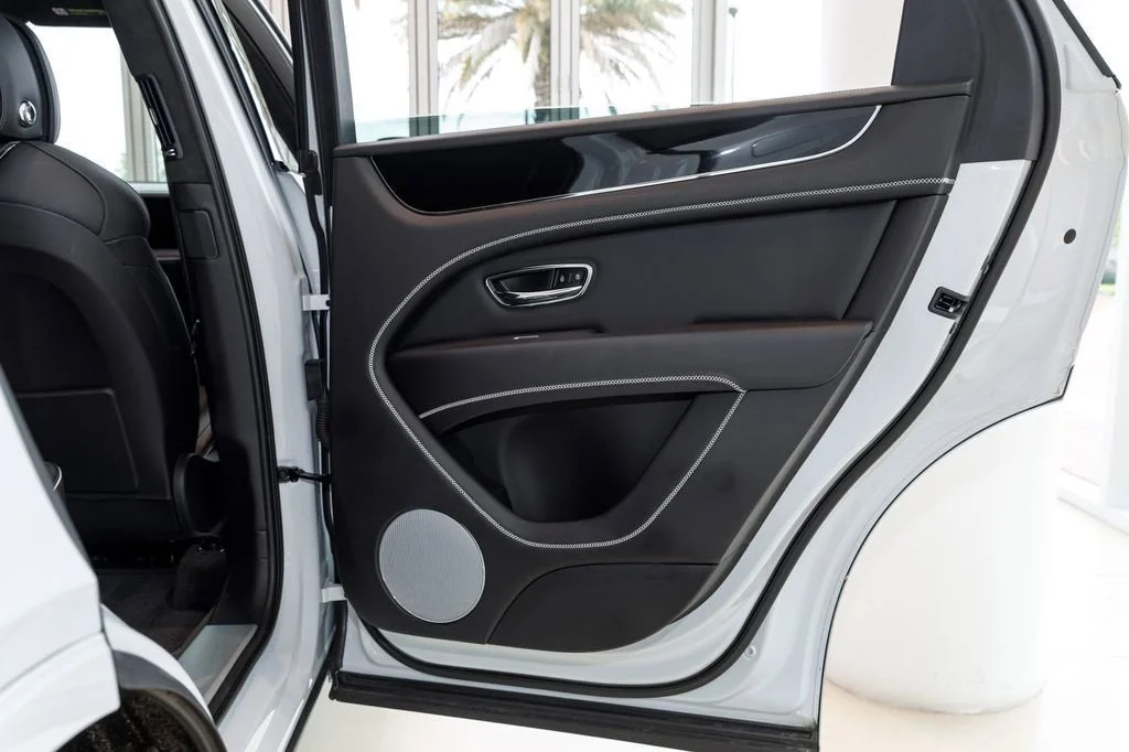 Used 2023 White Bentley  image 22