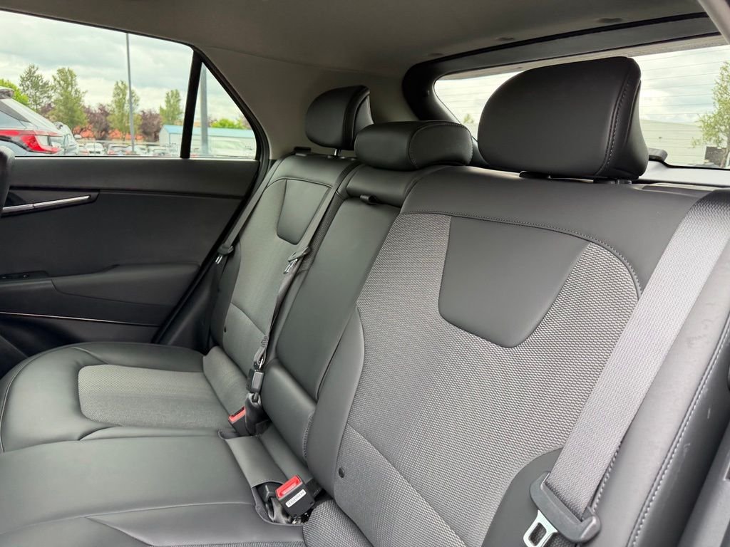 Used 2023 Steel Gray Kia Wind image 31