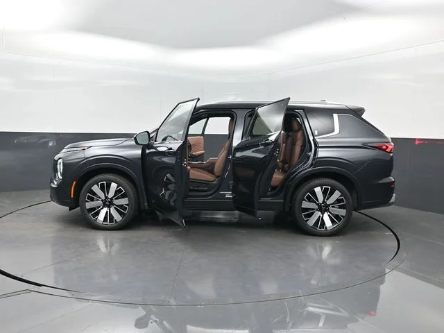 2025 Mitsubishi Outlander SEL - Photo 13