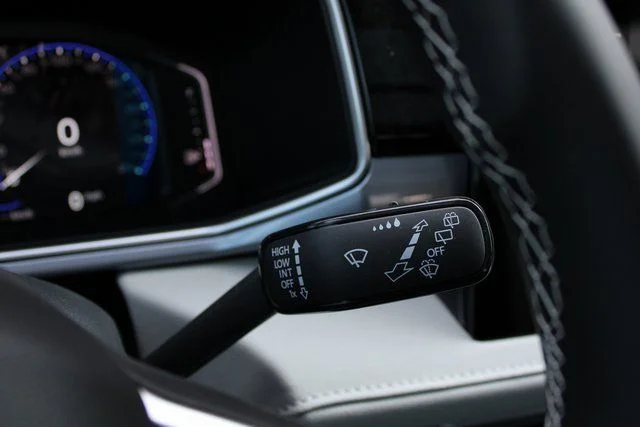 2025 Volkswagen Taos SEL - Photo 12