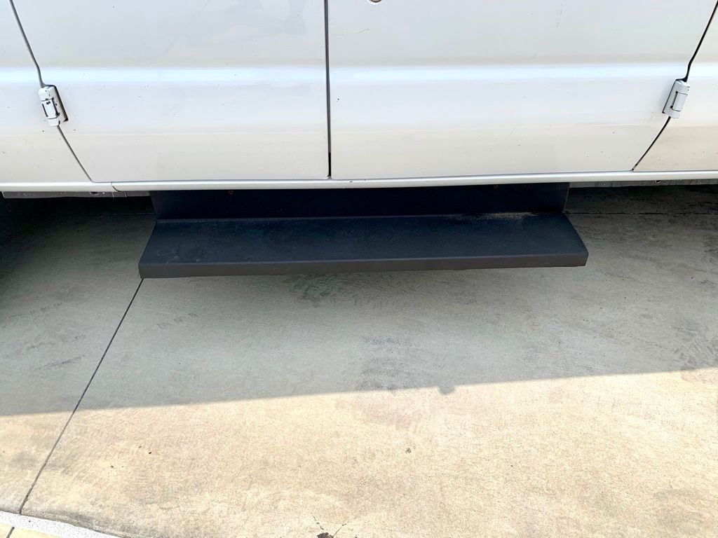 Used 2003 White Ford  image 20