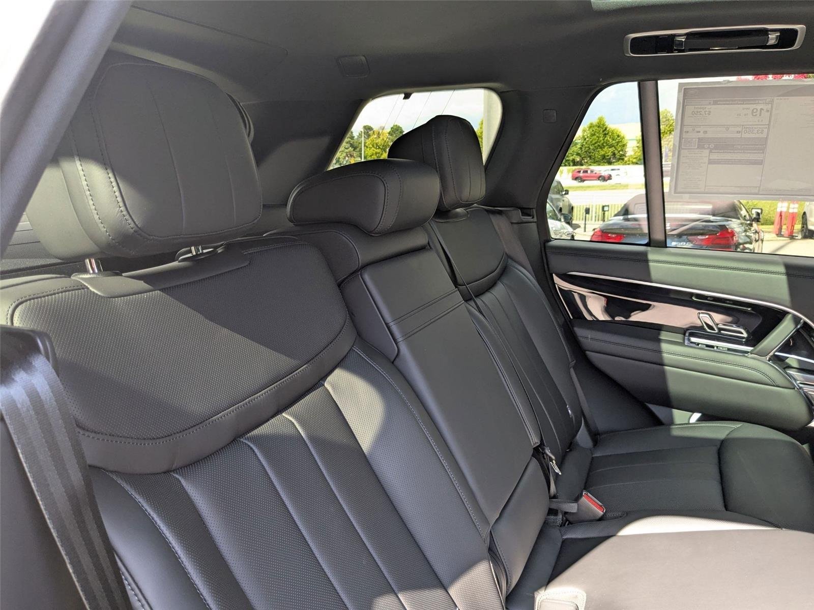 2025 Land Rover Range Rover SE - Photo 24