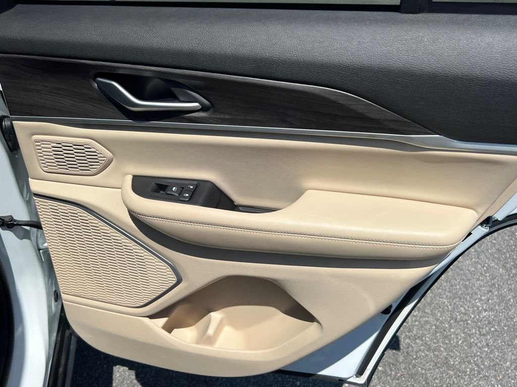 Used 2024 White Jeep 4xe image 18