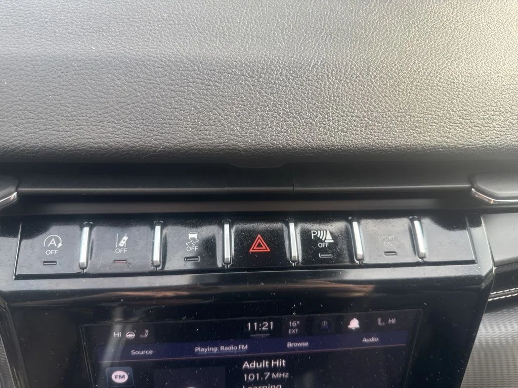 Used 2024 Silver Jeep Altitude image 7