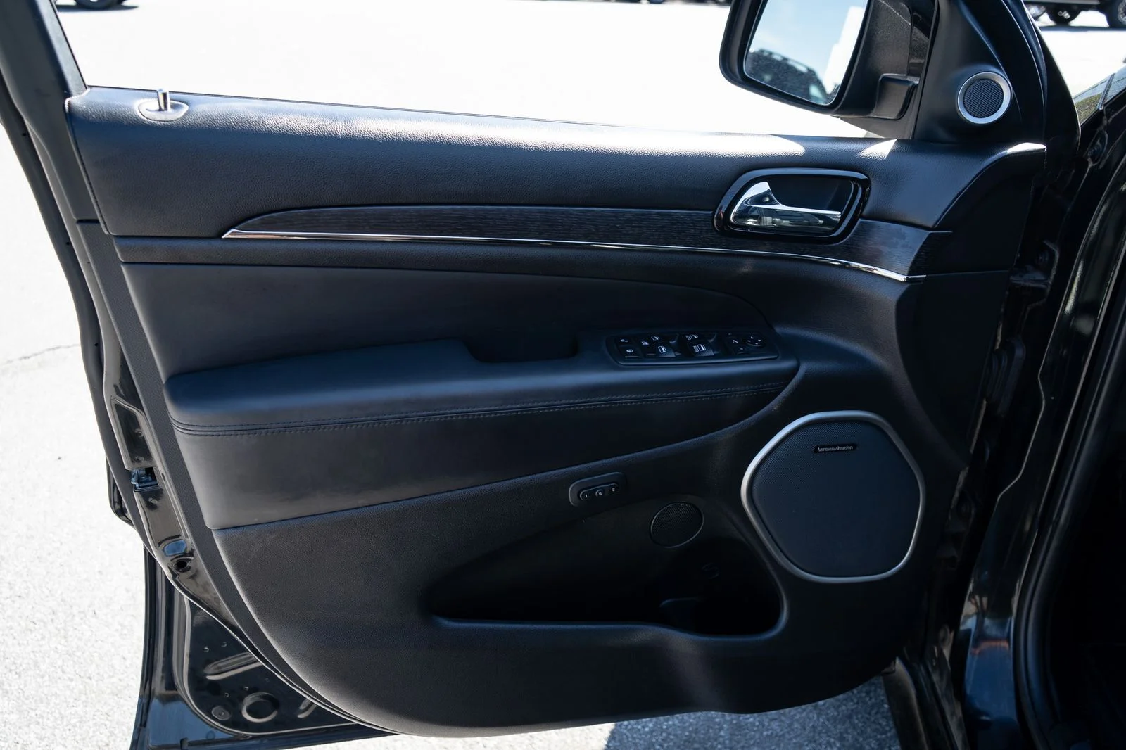 Used 2019 Black Jeep Overland image 17