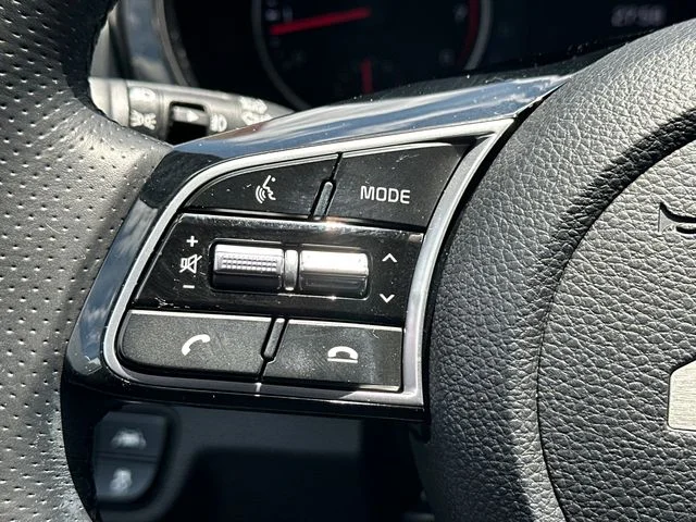 Used 2022 White Kia SX image 21