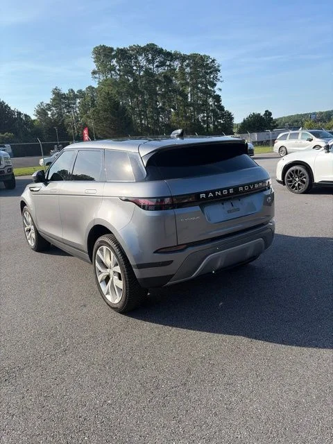 Used 2021  Land Rover SE image 5